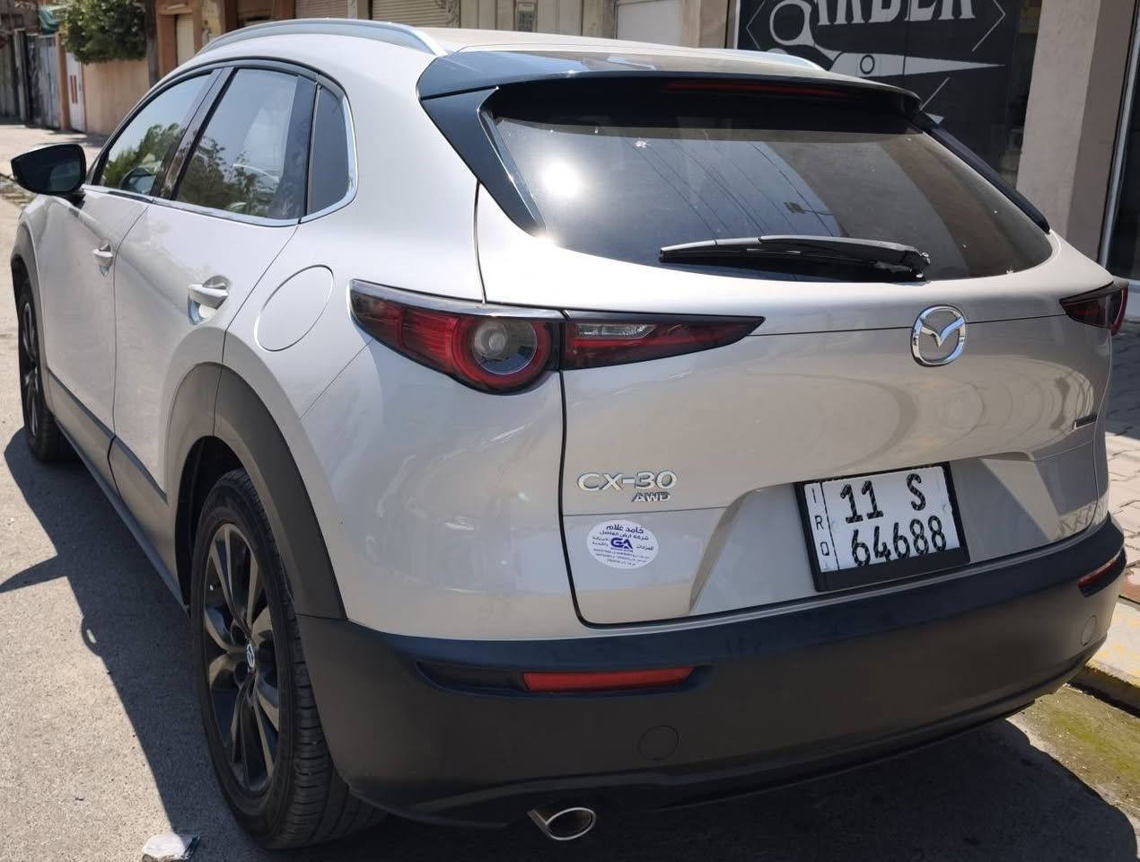 Mazda CX-30 Premium
موديل 2023 Premium محرك 2.5 لتر 4 سلندر 
رقم الشاصي (VIN): 3MVDMBDM1PM529493
المواصفات الأساسية
محرك 2.5 لتر Skyactiv-G
قوة 191 حصان
عزم 186 رطل/قدم (252 نيوتن.متر)
گير أوتوماتيك 6 سرعات
نظام دفع رباعي AWD قياسي
استهلاك وقود (حوالي 12.3 كم/لتر) �
Edmunds +١
تجهيزات فئة Premium
مقاعد جلد
شاشة عرض على الزجاج الأمامي (HUD)
نظام ملاحة
باب خلفي كهربائي
مصابيح أمامية متكيفة مع المنعطفات
قضبان سقف
بدالات تبديل سرعات خلف المقود (Paddle Shifters)
نظام صوت Bose بـ 12 سماعة في أغلب السيارات من هذه الفئة �
السيارة في كركوك
ضررها بونيد صبغ فقط وبيها شوية دواخل 
وصور الضرر مرفقة 
***********
السعر 160 كركوك, العراق
