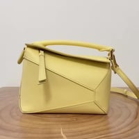 شنطة LOEWE • قطعة وحدة • هدية عيد