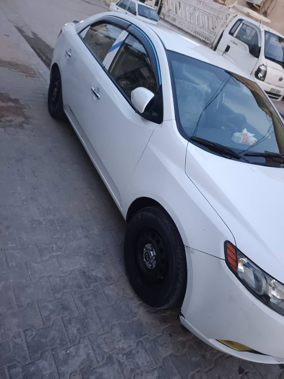 السلام وعليكم 
من رخصت مدير الكروب 
كيا سيراتو مديل 10 ادوات كص جنطه متومه واجها 
سياره كير مكينه حداديه  تبريد تخم تاير كهربائيات كله فول 
اربع بصمات بصمتين ابواب بصمه جنطه بصمه تشغيل
حساسات خلفيه تحكمات 
مري شفط اشاير بلمري 
مانع نزلاق OFF +
نضام ايكو ECO
دبل سستم سماعات 
حاكيه بلاتوث 
سياره بانزين مكينه 1600
مكانها  نجف السعر 46 
***********
