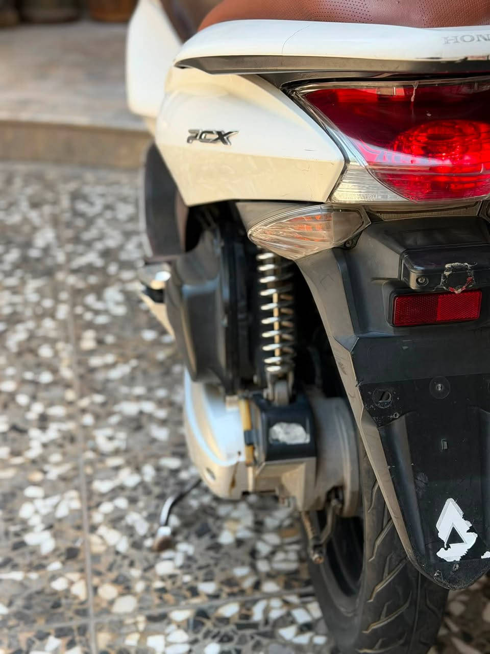 السلام عليكم pcx جيل اول ياباني ياباني  مكينه لوك برغي ممفتوح بيه على ايدي منزله حساس ازدحام حساس استان كله شغال مكينه 150  cc شلعه معدل فول  السعر 900 وبيه مجال حك الجيه مكاني الكاظميه او حي الجوادين *********** اتصل وتأمر
