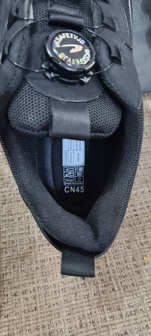 هذا الحذاء هو حذاء أمان (سيفتي) رياضي للعمل يتميز بمقدمة فولاذية للحماية وزر دوار لربط الحذاء بسرعة قياس ٤٥ السعر ٢٠


**إذا كنت صاحب هذا الإعلان وتريد حذفه لأي سبب، رجاءا أرسل رسالة إلى الدعم الفني**