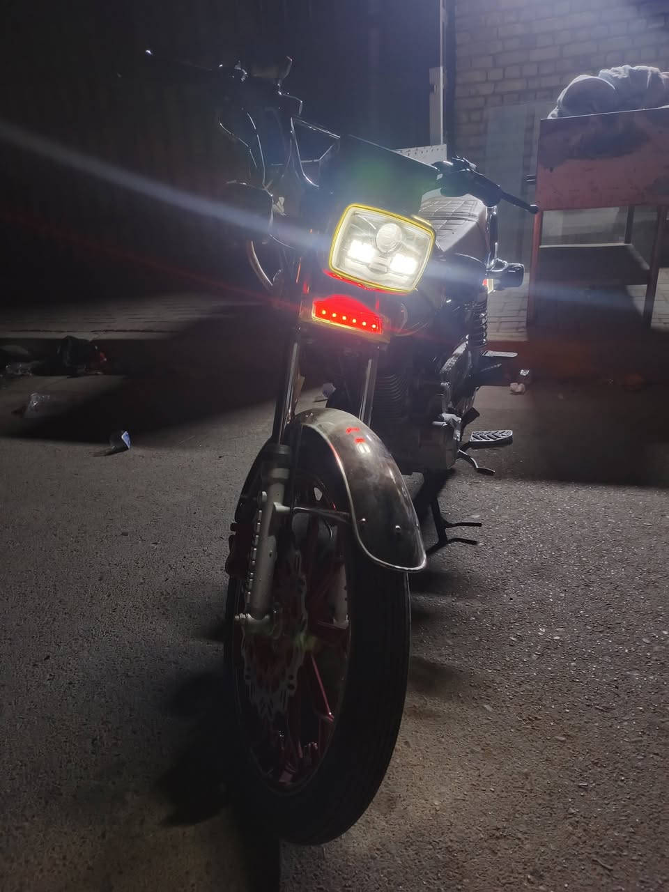 سلام عليكم دراجه للبيع موديل 2025 مكينه 200C مكفوله أوراق كامله سعرها 650 شراي *********** مكان بغداد الحسينيه
