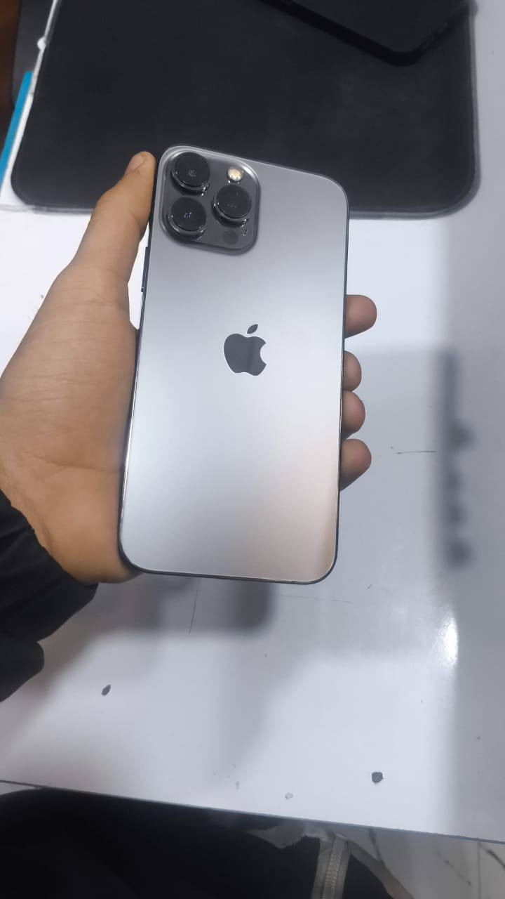 السلام عليكم ايفون 13برو ماكس ذاكره 512 امريكي مكفول من التبديل والزلغ نضافه 100/100 بطاريه91 بدون ملحقات السعر 780  رقم الهاتف ***********
