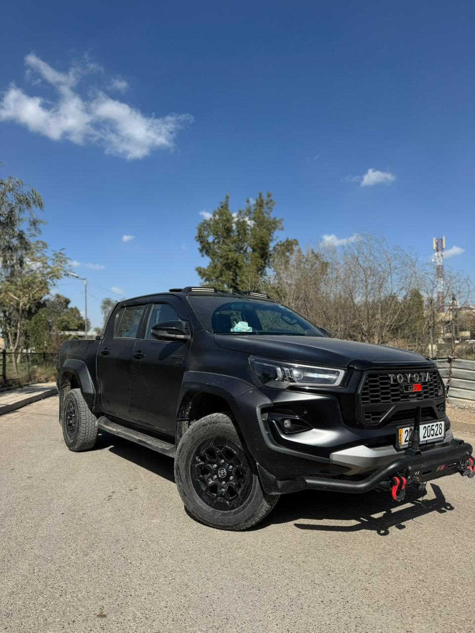 السلام عليكم 
هايلوكس Gr 2024 أسود  سياره عليه تعديلات

*ماشيه40 ألف كيلو

-مغلفه ppf طافي ابو الضمان ب18 ورقه
-سستم اكزوز  كورسه ريمونت تكدر تطفيه وتشغله
- لدات ع قماره ومعى اشاره يمين ويسار ب لدات 
-استرين رياضي كاربون فايبر الأصلي موضح بصور 

* سياره بيه صبغ نص جاملغ البدي الخلفي وأقل نص والباب ألي وره مصبوغ مصبوغ من جوه اليده وموضح بالصوره الأخيره بالمنشور
-سعر 395$وبيها مجال قليل
مكان سياره بغداد 

***********
