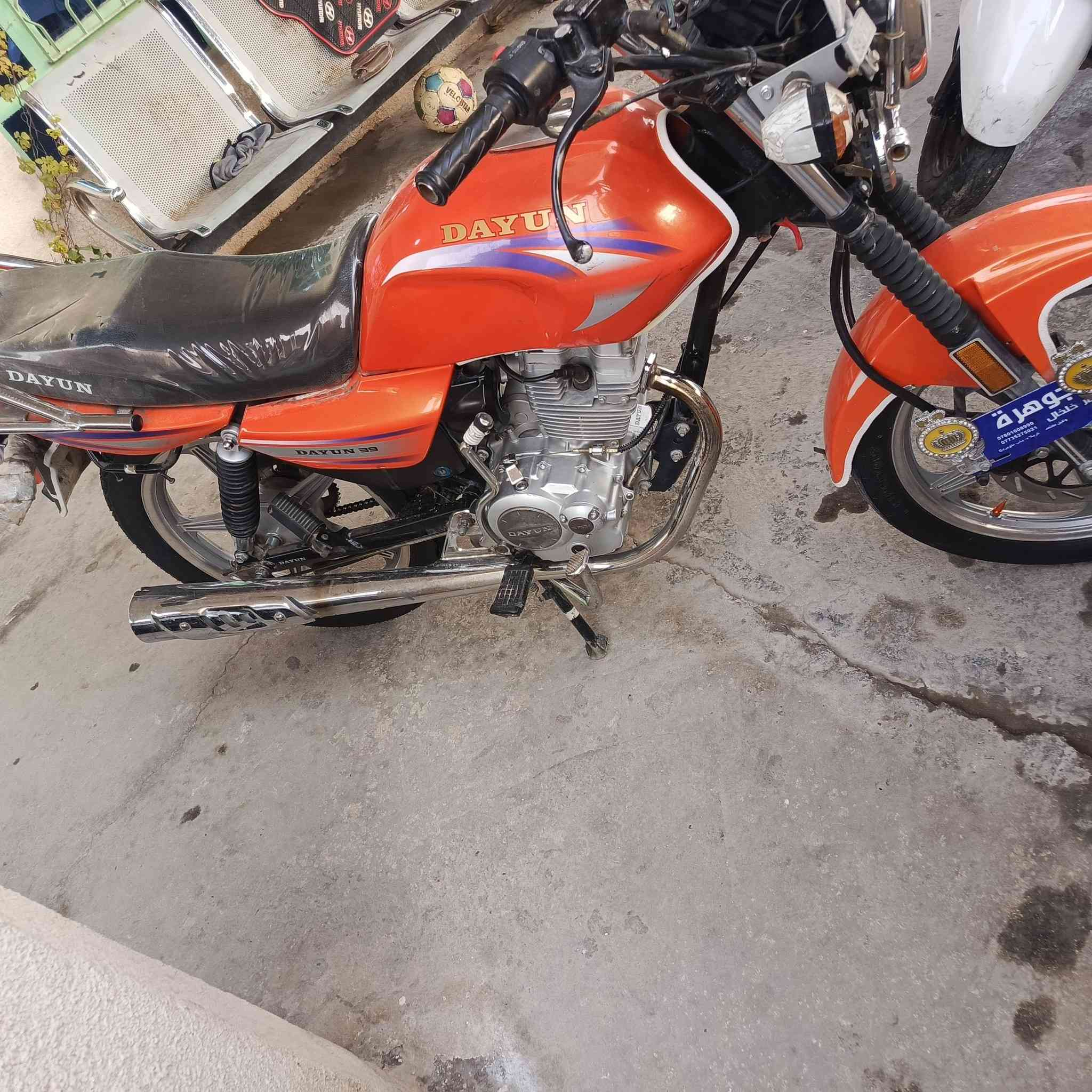 للبيع موديل 23 طاله بل 24 اوراق اصولي وكيل ثامر دراجه نضافه كدامك وبيهه شخطه خفيفه بل تانكي دراجه ما متعوبه مكاني كربلاه حي الغدير  السعر مليون 525 وبيهه مجال لشراي ***********
