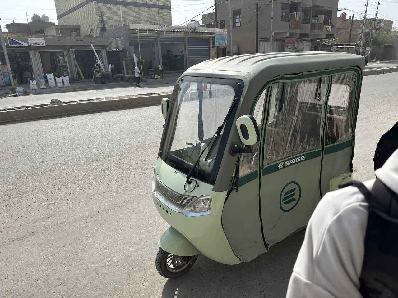 السلامً عليكم تكتكً شحن جديدة بمعنا الكلام تحملً2اشخاصًً مع السايق المكان بغداد اشتريتهاً قبل شهرين 2600وهسهً عارضها 1600 الرقم *********** بطاريات جديدة
