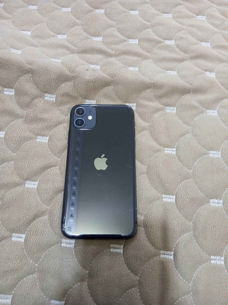 السلام عليكم ايفون 11للبيع الجهاز بس خط ما يشتغل تكنيك تصوير فول بطارية 81 ذاكرة128المكان شطره السعر175بي مجال بصيط***********
