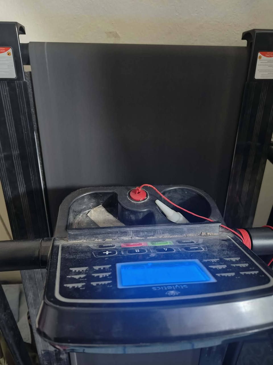 جهاز جري اخو الجديد يتحمل وزن 150 كيلو للبيع السعر 300 مع مجال بسيط استفسار ***********
