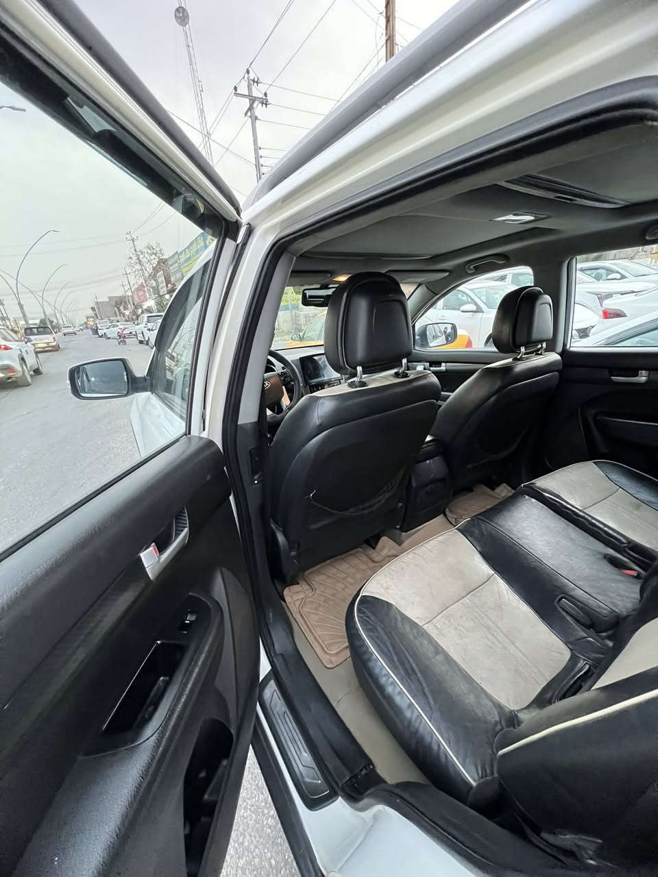 السلام عليكم
سورنتو للبيع موديل 10 خليجي 
بونراما 
بصمه
مري كهرباء 
بك لايت لد
ترحيب ابواب 
كشنات جلد 
شاشه وكاميرا 
كشن كهرباء
رقم بغداد 
سبعه راكب 
محرك 6 مامفتوح 
عليها ادامه كامله 
تحويل ثاني يوم بشرط 
 
بيها صبغ قطعتين وبارد قليل 
السعر (139) وبيها مجال بسيط 
المكان الرمادي حي الجمهوري 
التفاصيل واضحه كلشي وين ميعجبك افحص 
للاتصال ***********
