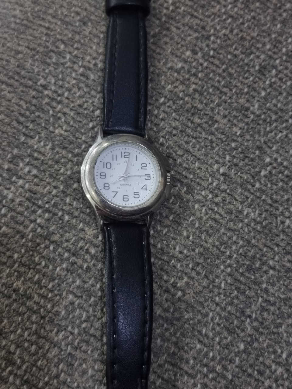 سلام عليكم ساعتين للبيع اول ساعة كاسيو رقمية طراز LA670WA
ساعة جديدة وحلوة ومرتبة و مختمة بس ملاحضة صغيرة الساعة تشتغل طبيعي كلش بس زرين جانبيات ما بيهن استجابة يعني مو شغالات بس زر واحد شغال
اما الساعة الثانية
ساعة من ماركة FMD اليابانية ساعة حلوة و مرتبة وشغالة باتري الساعة قديمة وكلاسيكية وتحب الايد الناعمة الي يعجبنه الساعات مكاني بغداد رايدهن بعشرة الاف وملاحضة لايوجد توصيل اي استفسار موجود واتساب رقمي ***********
