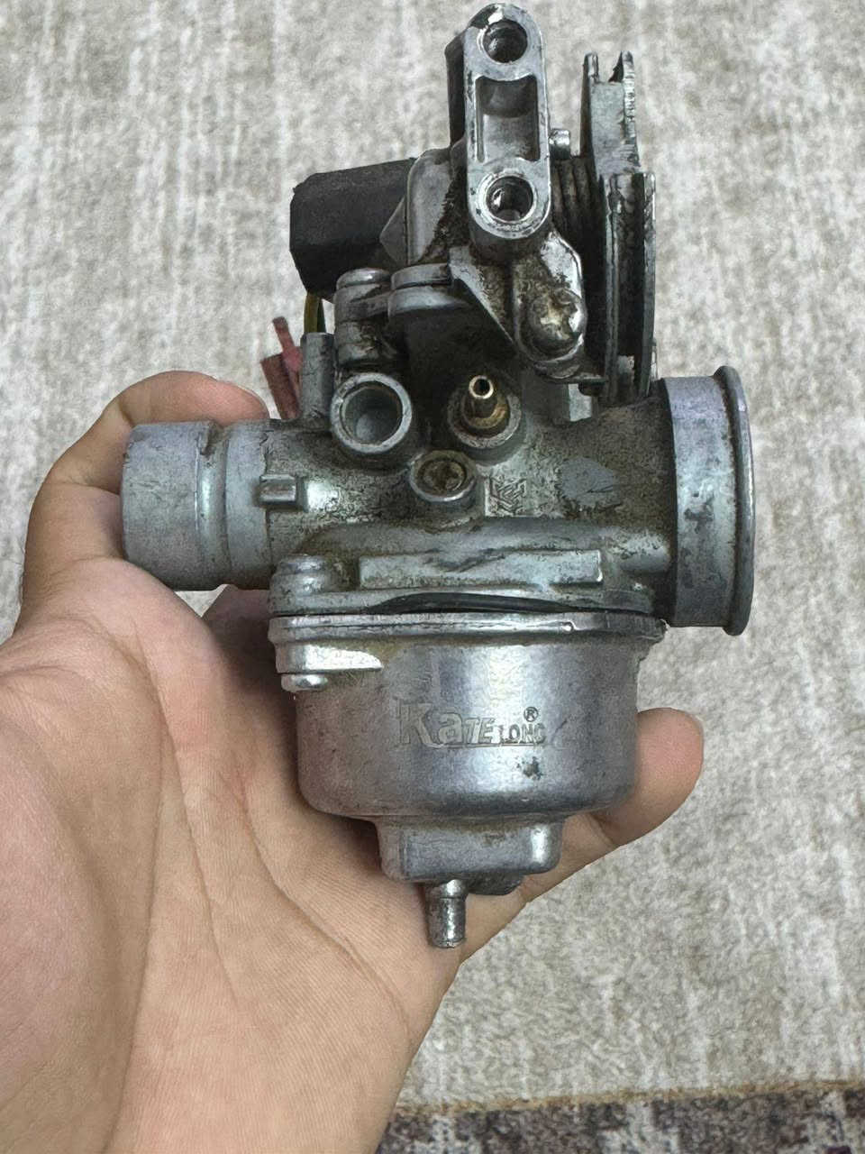 يكم غراض للبيع صالنصه ماكس عدله البلاديه مالته الاصليه مابيه قطرة لحيم قيم )الكابريترات كلاسك عبد الحليم 60 عدد 2 واحد اصلي اواحد تجاري درجه بس نوعيه ممتازه الغراض قيم بالسعر اليرضي الله  للتواصل خاص او عرقم ***********
