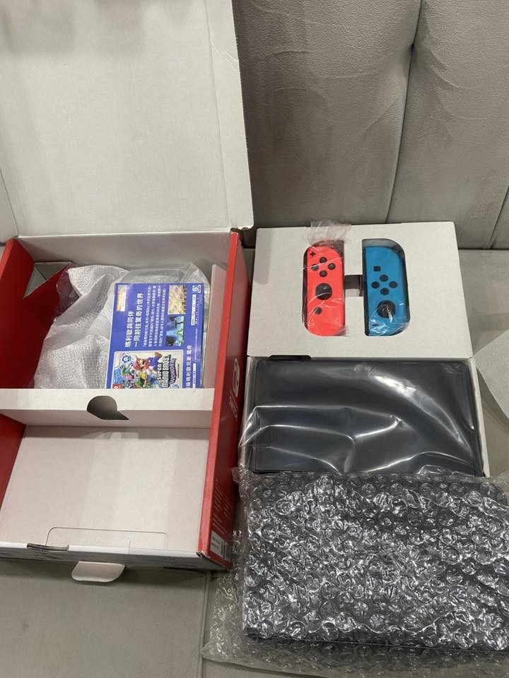 السلام عليكم
جهاز نتندو سوتش للبيع ما مفتوح ما مستخدم ولا دقيقة بعدة بلكارتونة كامل ملحقات من يدات وجوستك وباقي الاغراض مثل ما موضح بلصور الجهاز بعدة ما مستخدم 
مكاني الديوانية المركز
رقم ***********
متواجد واتساب
