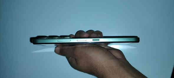 انفنكس هوت 60 i 
السعر 160 استخدام اسبوع 
مكاني كوت حي الجهاد ‏‪0770 088 4395‬‏
👆👆👆👆👆
👇👇👇👇👇

يأتي الهاتف بذاكرة وصول عشوائي (RAM) سعة 4 جيجابايت ومساحة تخزين داخلية سعة 256 جيجابايت. 
يتميز بشاشة IPS LCD بحجم 6.7 بوصة ومعدل تحديث 120 هرتز. 
الكاميرا الخلفية الرئيسية بدقة 50 ميجابكسل. 
يحتوي على بطارية كبيرة بسعة 5160 مللي أمبير ويدعم الشحن السريع بقوة 45 واط. 
يعمل بنظام التشغيل Android 15 وواجهة XOS 15.1.
