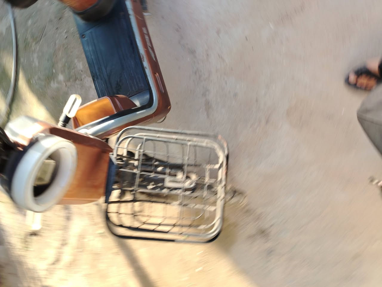 السلام عليكم دراجه شحن لبيع
خمس بطاريات 
موديل 2024
بصمه وسويج 
بس العقل عطلان 
مكان بصره 
سعر 150
رقم ***********
