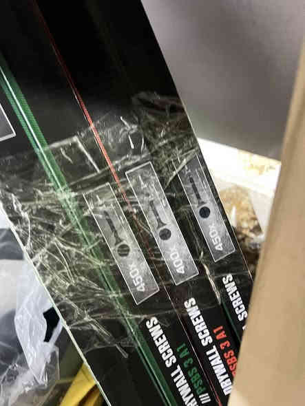 السلام عليكم 
طلعتلي هاي اربع كراتين قيم واخذ باليرضي الله 
توصيل متوفر لجميع المحافظات 
***********
