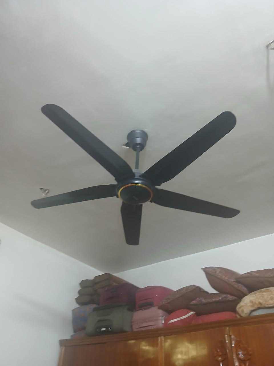 السلام عليكم غراض منزليه ليبيع نضيفه جدآ مكان بلديات شراي يجي ويدلل ***********
