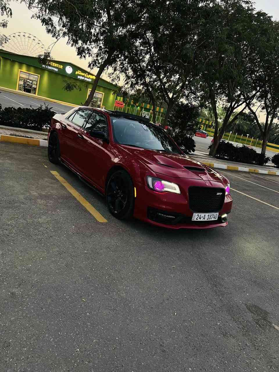 السلام عليكم للبيع كلايسلر C300s هيمي 5700 فول مواصفات للاخير ضرره جاملغ وبنيد وشاصي ولغد وبيه صفحه فقط  كلير من امريكا ابيع حزام سعره 165 $   وعليه تزويد كلش هواي فوك ال٢٠ ورقه رقم شمالي باسمي تحويل ثاني يوم
المواصفات ///
كشنات حضن جلد S
تدفئه تبريد بالكشنات 
بنوراما 
دعاميات وبنيد srt 
كشاف لد
حساسات خلفيه 
تدفئه بالكشنات الخلفيه
رادار امامي
تثبيت مسار
شكو مواصفاته بالاوباما بيهه.. 
تزويد السياره ///
هدرز شورت 300$
ثلاجه 6400 400$
نوزلات 6400 200$
فجوج برمبو 700$
ستريت بار
اكسل قفل 600$
حداديه كامله srt 
وبعد بيه هواي تزويد السياره متعوب عليه هواي مكاني بالحله السياره باسمي جاهزه من كلشي 
للاتصال /***********
