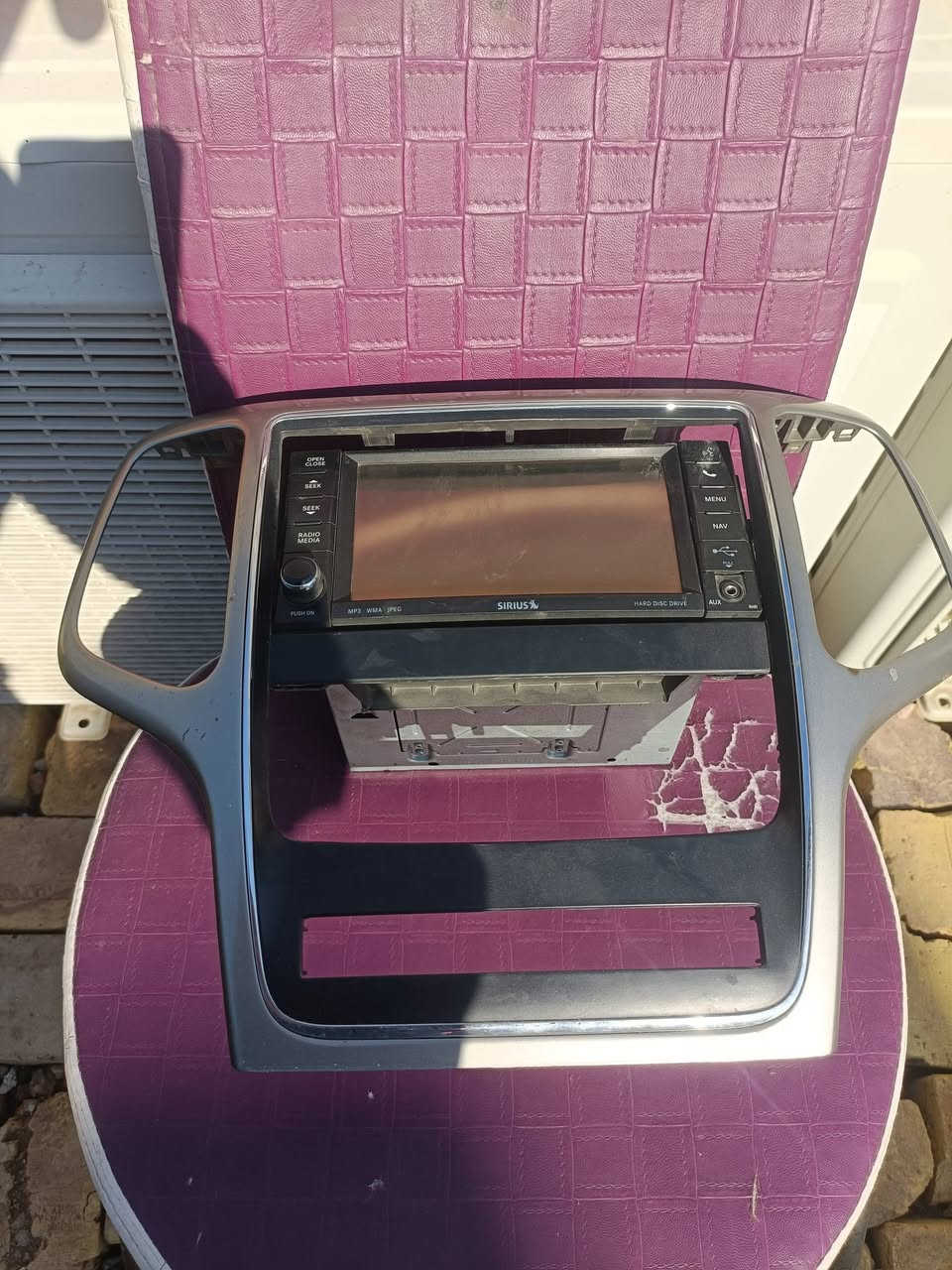 السلام عليكم ورحمة الله من رخصة الادمن
شاشه جيب لاريدو من موديل 11 ال13 شاسه قلاب شرط الشغل مع العطر الاصلي 
قيم باليرضي الله  وانه بالخدمه. عنواني بصره ***********
