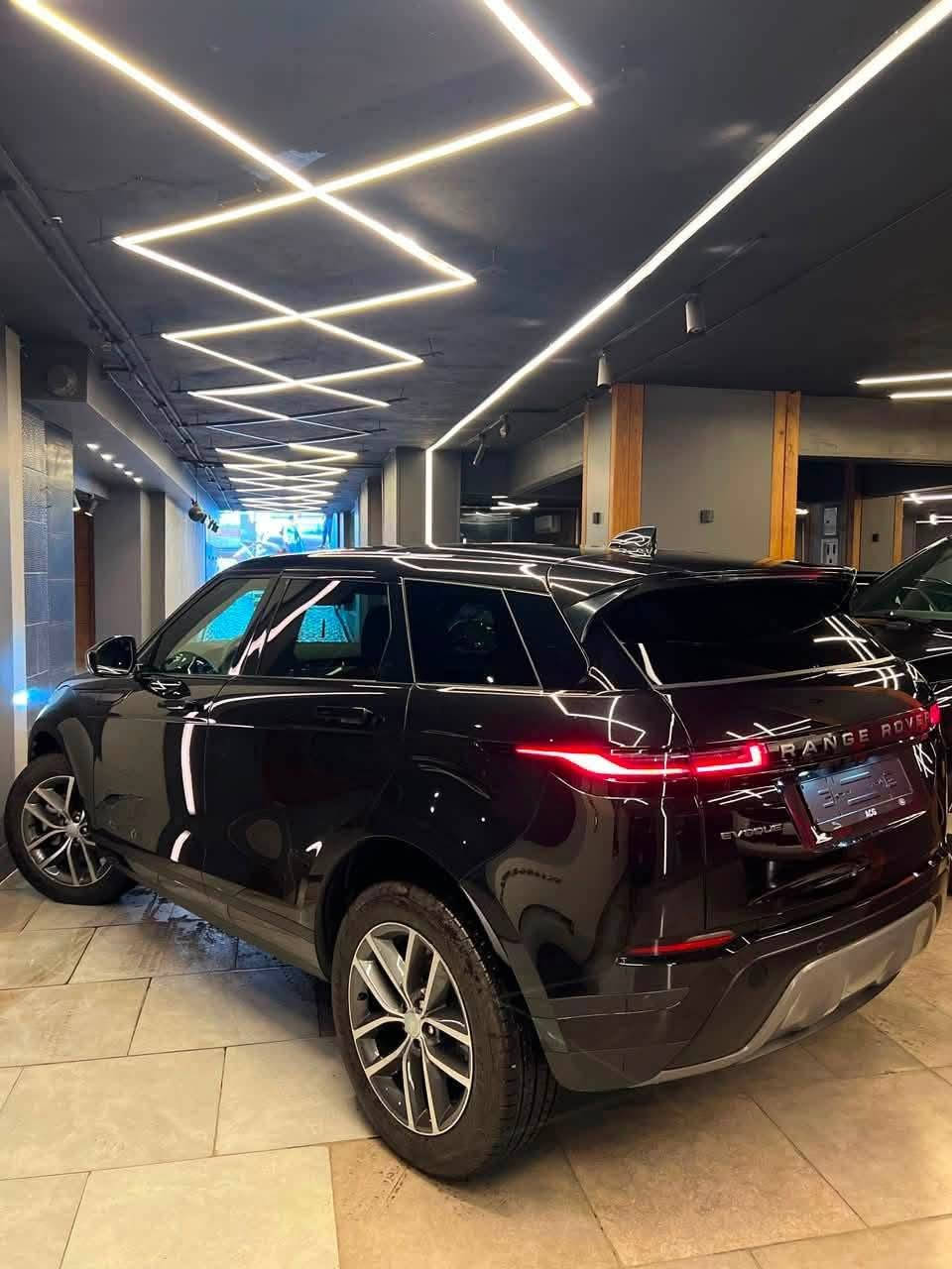 Range Rover Evoque
P160 R-Dynamic 
model 2026 
zeroo 
Keyless start 
LED & Auto Headlights
Adaptive Cruise Control
Apple CarPlay & Android Auto

سقف بانوراما 
جنوط 19 انش 
كراسي كهرباء + ميموري 
كاميرات 360 
لون اسود فرش اسود 

السعر : 4,050,000


**إذا كنت صاحب هذا الإعلان وتريد حذفه لأي سبب، رجاءا أرسل رسالة إلى الدعم الفني**