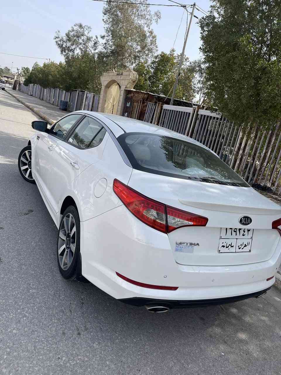 السلام عليكم اوبتماا 2014 خليجي فول مواصفات
عدا الفتحه رقم سليمانيه بيه نص باب صبغ والباقي كفاله عامه
مواصفات 
محرك 2400 دبل كزوز 
بصمه تشغيل وابواب وصندوق 
لد امامي + لد خلفي 
حساسات + كامره خلفيه 
كشنات جلد 
تبريد قطعتين 
وباقي المواصفات معروفه 
السياره جاهزه تخم تاير حداديه تبريد ثلج 
السعر 138$ مكان السياره واسط نعمانيه للاتصال 
***********
