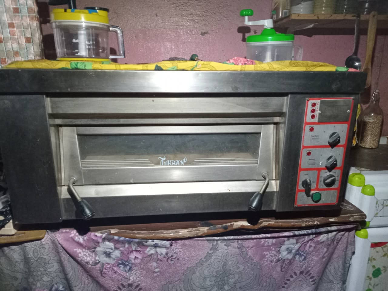 فرن كهرباء للبيع
الأبعاد ٩٤*٦٤
أرضية حجر
ثري وسنكل فيز
السعر ٣٠٠ الف 
يوجد توصيل 
للتواصل ***********
