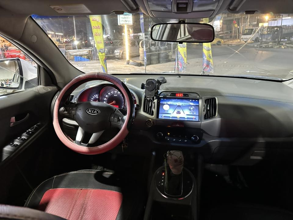 سبورتج موديل 2011 خليجية
السيارة مكفولة باستثناء طخة صغيرونة باب خلفي عكس السائق 
فول مواصفات عدا البصمة 
بانوراما
مري شفط 
كامرة خلفية 
حساس
مسجل شاشة 
كير ومحرك وصدر السيارة ما شاء الله ممتازات
السعر 155
الموبايل ***********
