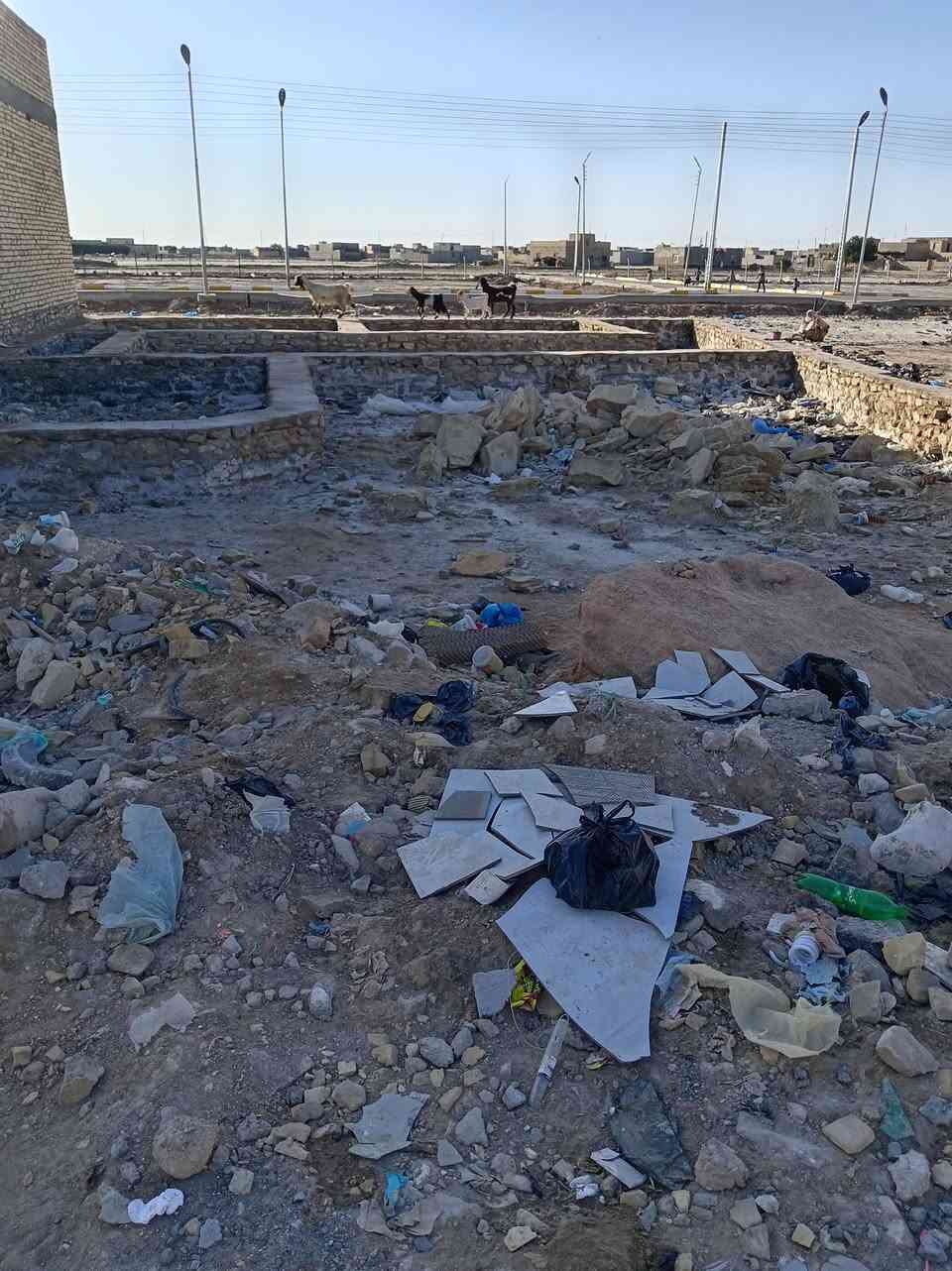 سلام عليكم قطعه للبيع منطقه ال بوحجر الفرع البصف عماره ام غيداء تبليط وماي وكهرباء والمجمع الجديد صاير بضهره سعره ب٢٠ وبيه مجال الشراي يتصل***********
