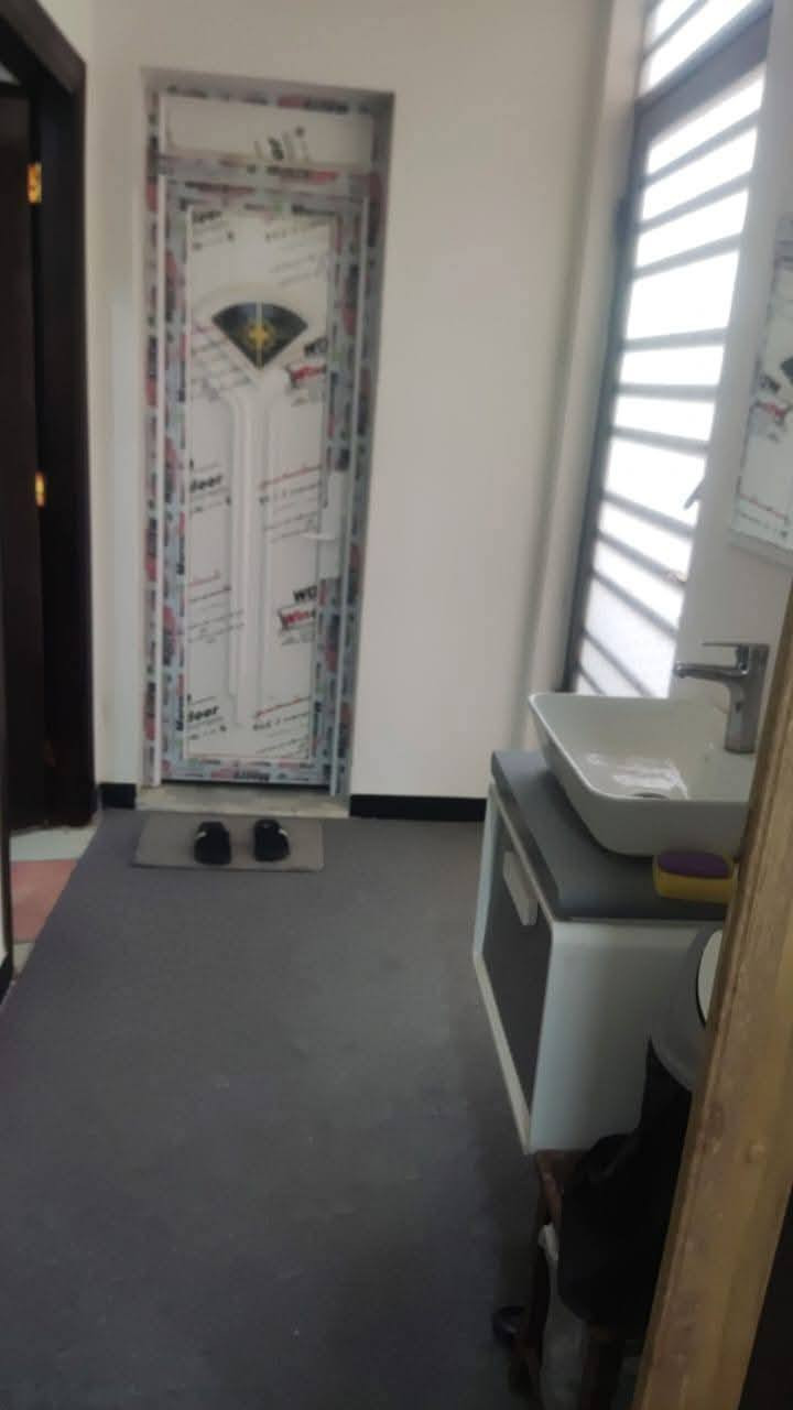 #اسعد_الله_اوقاتكم_بكل_خير⁉️👋🏼 
#البصرة 
منزل للبيع طابقين بناء حديث المساحة 190 بناء طابووق عبارة عن  بيتين كل بيت معزول لوحد بدرج خارجي وتصميم تركي يحتوي الطابق الارضي ثلاث غرف نوم والطابق الثاني معزول تماما   العنوان عويسيان بشارع مدرسة الإعلام يبعد عن الشارع العام سايدين ابو الخصيب 150 متر حوالي 3 دقائق مشي كلش قريب ع الشارع 
وجدا قريب على مركز البصرة والعشار 
ملاحظة الأرض طابو صرف زراعي بأسم عراقي يسويلك وكالة بأسمك صاحب الأرض نفسة
ومكفولة كفالة الأرض من كل الدوائر القانونية أصولية سند 25
السعر 220 و بي مجال 
هاتف ***********
