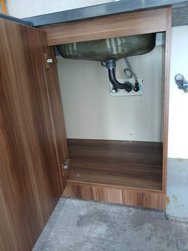 كاونتر خشب تركي مستخددم نظيف اخو الجديد كله مرمر طبيعي
بدون اجهزة 
جوكر يترتب حسب اي مطبخ
قياسه العمق 60سم
ضلع السنك مترين ونص  
وضلع الثلاجة ويه الظباخ متر و85سم
ومترين ضلع الي بصف السنك
سعره بعد التخفيض 950
توصيل مجاني لبغداد وديالى وصلاح الدين وكركوك
***********
اتصال واتساب او مراسلة البيج 
وشد موجود بس بكروة
