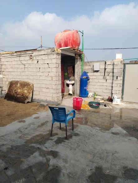 الدار اللبيع مساحه ٣٠٠متر. غرفتين ومطبخ وصاله وستقبال12متر، ركن عنوان براكيه شارع المعمل. والسقف سندويج.السعر رالاستفسار على هذا الرقم ***********
