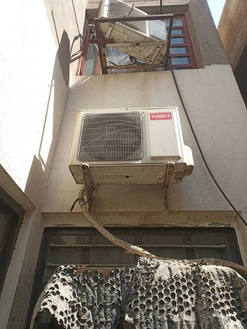السلام عليكم .. 
سبلت جداري 1طن نوع TOSOT نظيف جدا مستخدم شي بسيط غاز الشركة بي شغال وجاهز. 
سبب البيع أخذنا 2طن ونريد انبيعة.
السعر 250 ألف 
مكاني بغداد الإعلام 
للاستفسار ***********
