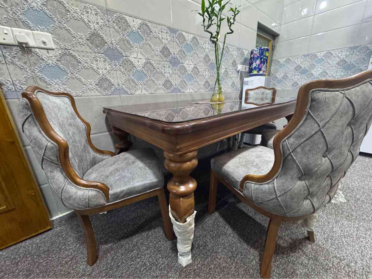 ميز طعام تركي الاصلي خشب زان بلكامل دنك ملكي 
طول الميز ١٨٠ 
٤ كراسي 
يسع ٦ كراسي 
اخذنا مليون و١٠٠ 
جديد غير مستخدم مغلف بعده 
سبب البيع مكان صغير
كربلاء. معملجي كربلاء, العراق


**إذا كنت صاحب هذا الإعلان وتريد حذفه لأي سبب، رجاءا أرسل رسالة إلى الدعم الفني**