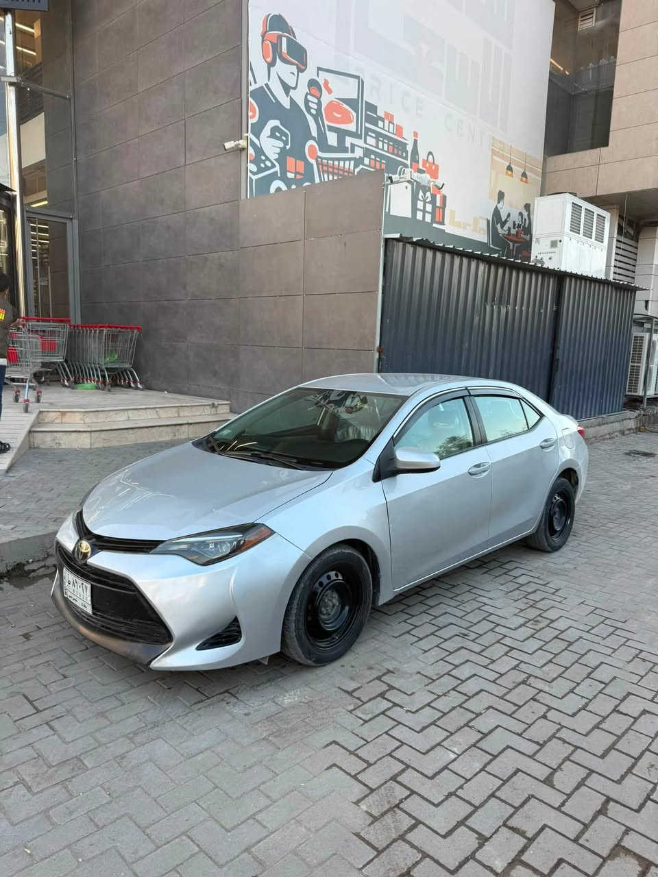 السلام عليكم كورلا 2018 Le 
 رقم بغداد 
الون سلفر
 حادثه موضح ب الصور ٣ قطع خلفي بدون ارباك بدون شاصي بدون حوض بدون اي داخل وهنا ب العراق جاملغ امامي جه السايق مصبوغ بمكانه ما مفتوح 
بجم كبس ماصدات بلادي رادار حجر موجود 
ماشيه ١٢١ ميل 
السياره جاهزه حداديه وكير وتبريد مكفول ومدوشمه عام 
مكان السياره بابل شارع ٦٠ 
السعر 126$ 
***********
