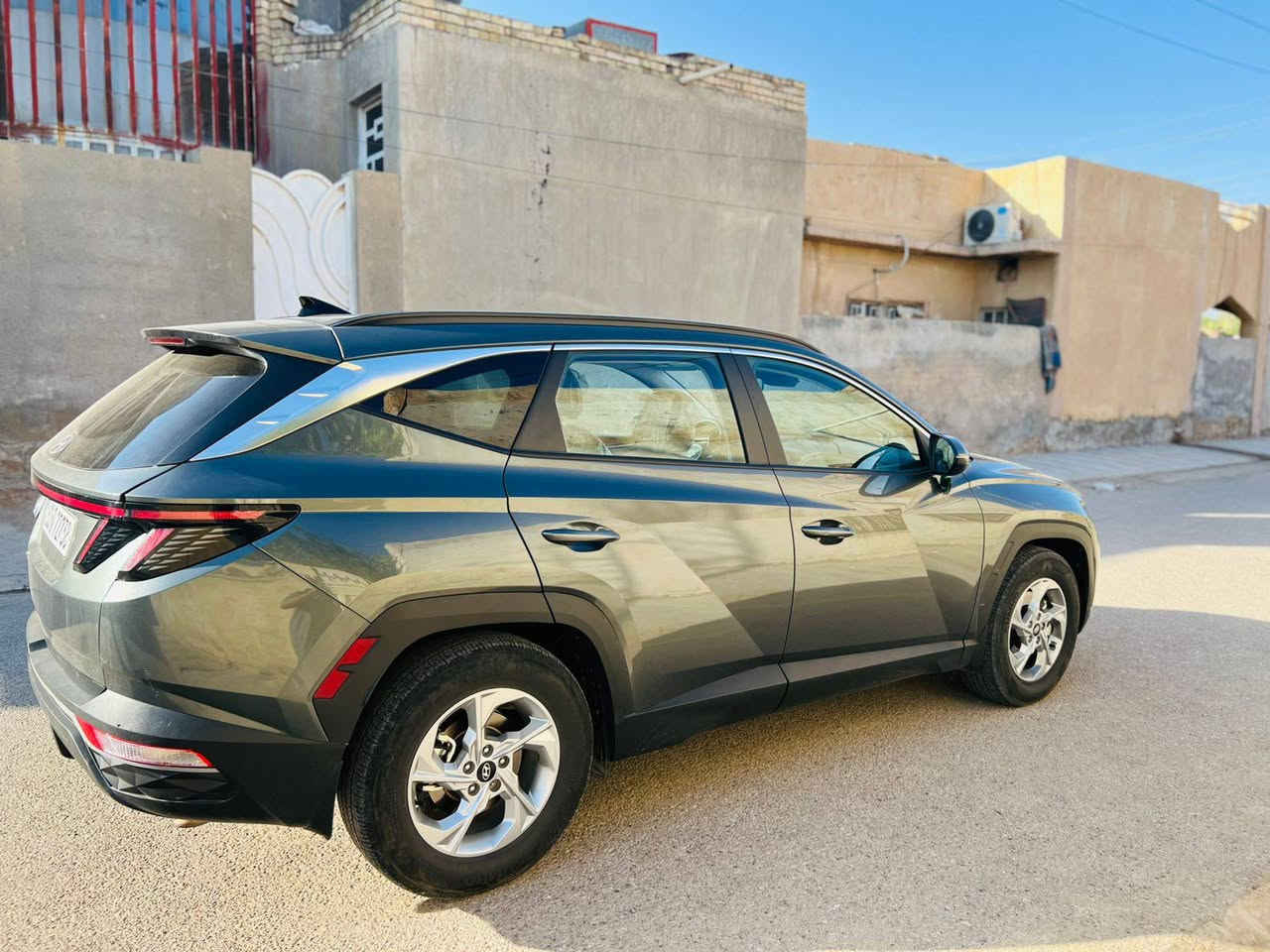 هيونداي توسان 2023 وارد أمريكي 🇺🇸
🔹 محرك 2.5 GDI قوي واقتصادي
🔹 تشغيل بصمة + تشغيل عن بعد
🔹 جنوط + مرايا كهرباء
🔹 شاشة كبيرة + كامرة خلفية
🔹 تحكم دركسون
🔹 سيارة نظيفة وجاهزة للاستخدام

✔️ضرر امريكا قبق جنطة معدل ومصبوغ 
وبيها طخه خفيفه بلبنيد

✔️ السعر 215 وبي مجال

📍 الموقع: واسط 
📞 ***********
