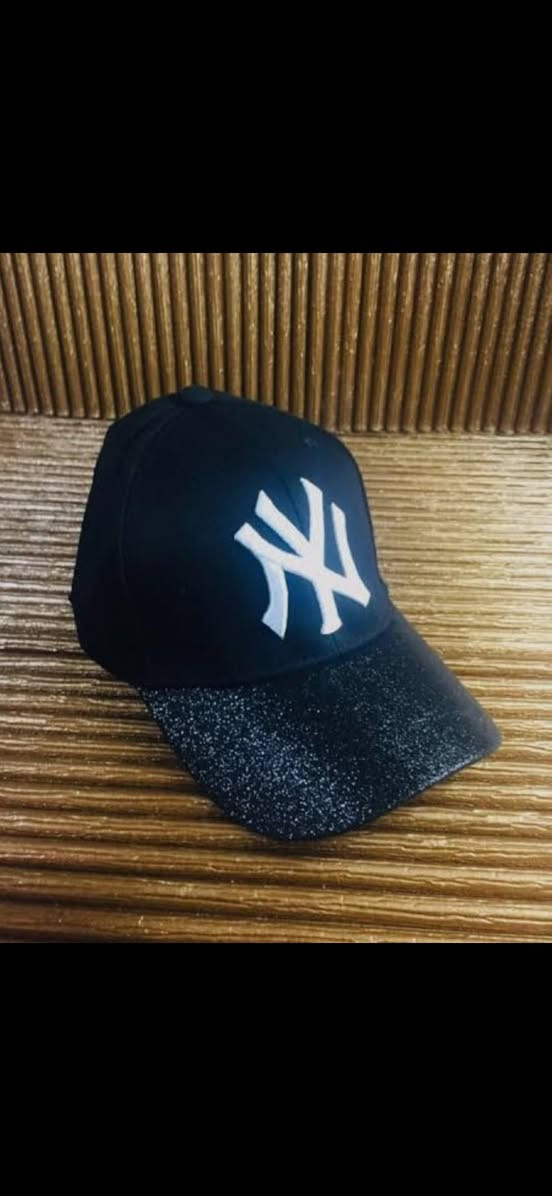 السلام عليكم
يتوفر لدينا قبعات نوعية منتازة
يوجد قبعات نسائية و رجالي
ماركات عالمية من طراز 1
س ع ر
القطعة فقط ب5 الاف الي جاي تنباع ١٥ في الأسواق والمولات
*********** للحجز يوجد توصيل وكذالك كميات موجودة
