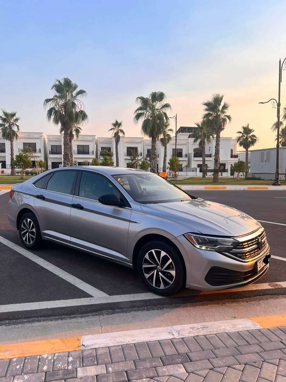 Jetta 2022 S special 
سەیارەکە چاملغی لای سایەقی پێشی سبوغە لەگەر چالمغی پشتەوەی لێواری بۆنیدی بستەک سبوغە ٣ ٤ جێی زۆر بچووکی هریە بێ داخلیە  بێ شاصی ئێرباگ بەس سوکان و شان تەقیە گێر و مەکینە و کارەبایاتی بە شەرتە سەیارەکە سەیارەکە گێچ ئەلکترۆنیە ٣ مۆدە ئیکۆ و نۆرماڵ و سپۆرت تحدی سرحە و خەتی جادە و فوللە تحویل و غەرامەش بە شەرت
سحری ١٣٠ وەرەقە و مەجالێ کەم
***********
*********** أربيل, العراق
