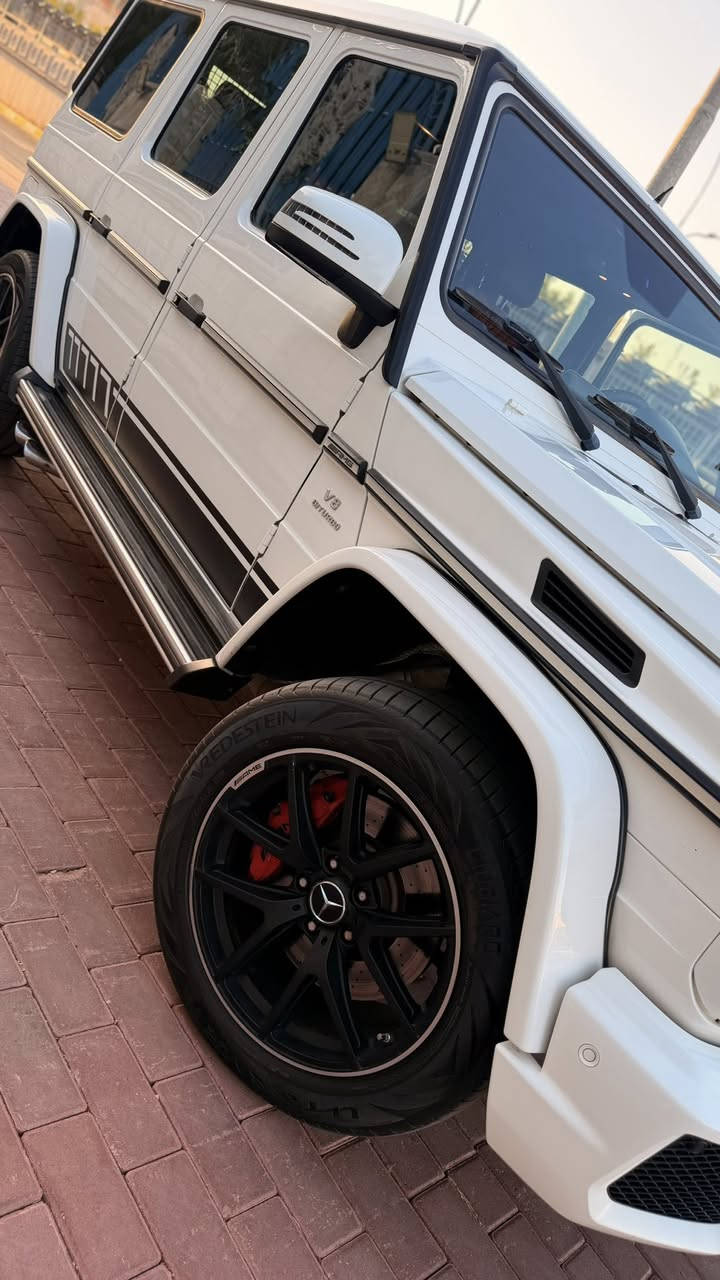 خليجي 2015 اصل AMG G63 ضمان دولي
اعلى مواصفات ايدشن وان  بصمات عدد 2
V8 Twin Turbo 5.5L 🏎️ 563hp 760NM
مكفوله كفالة عامة ملاحظات بسيطة جدا 
انظف سيارة بموديلها لا محدثة ولابيها حادث 
رادارات نقطة عمياء شاشات خلفية بلادي 
حسات امامي خلفي تبريد مركزي ❄️
سقف شامواه جلد مختم AMG 
كشنات مساج تدفئة تبريد خزن ميموري 
بريكات AMG بريمبو 6 بستم فلنجات مزرف 
ماوس تحكم شاشة مري شفط مثبت سرعة 
عليها صيانة كاملة بدون مشاكل ولا اعطال❗️
بيها صوت مرعب بالكزوز رياضي سيارة ثالث مالك
بعد بيها مواصفات ماذاكرها نسخة رياضية 
تحويل مباشر  السعر 440 بي مجال بسيط
رقم الهاتف ***********
رقم الهاتف ***********
