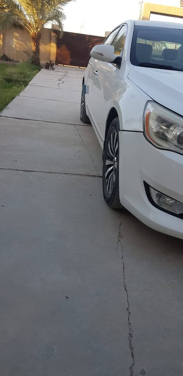 كيا كادنزا ٢٠١٣ خليجي بغداد خصوصي ماشيه (195.000)  بدون حادث فقط خشم جاملغ عكس السايق بيه حار والجاملغ الثاني بجهه السايق بيه بارد مصبوغه ٣ قطع ( جاملغات وبنيد ) مكفولة من ضربه كير ومحرك مكفول تبريد شغل بيه نواقص والحداديه ( صدر امامي وخلفي تعبان ) 
السعر = ١١،٥٠٠ $ ( ١١٥ ورقه ) وبيه مجال 
الاتصال على رقم ***********
