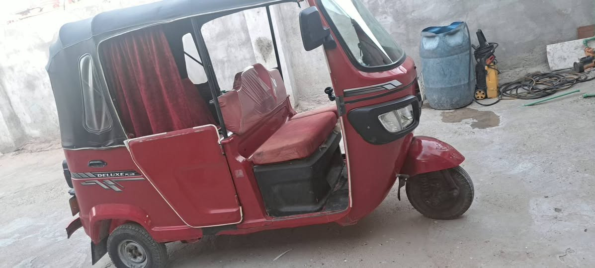 تكتك للبيع مديل 21طالعه ب22 البدي مكفول من ضربه بيه شخوط ومرشوشات صبغ مكينه مجفته مره وحده سعر 6و800 بيه مجال المكان البصره الحيانيه ***********
