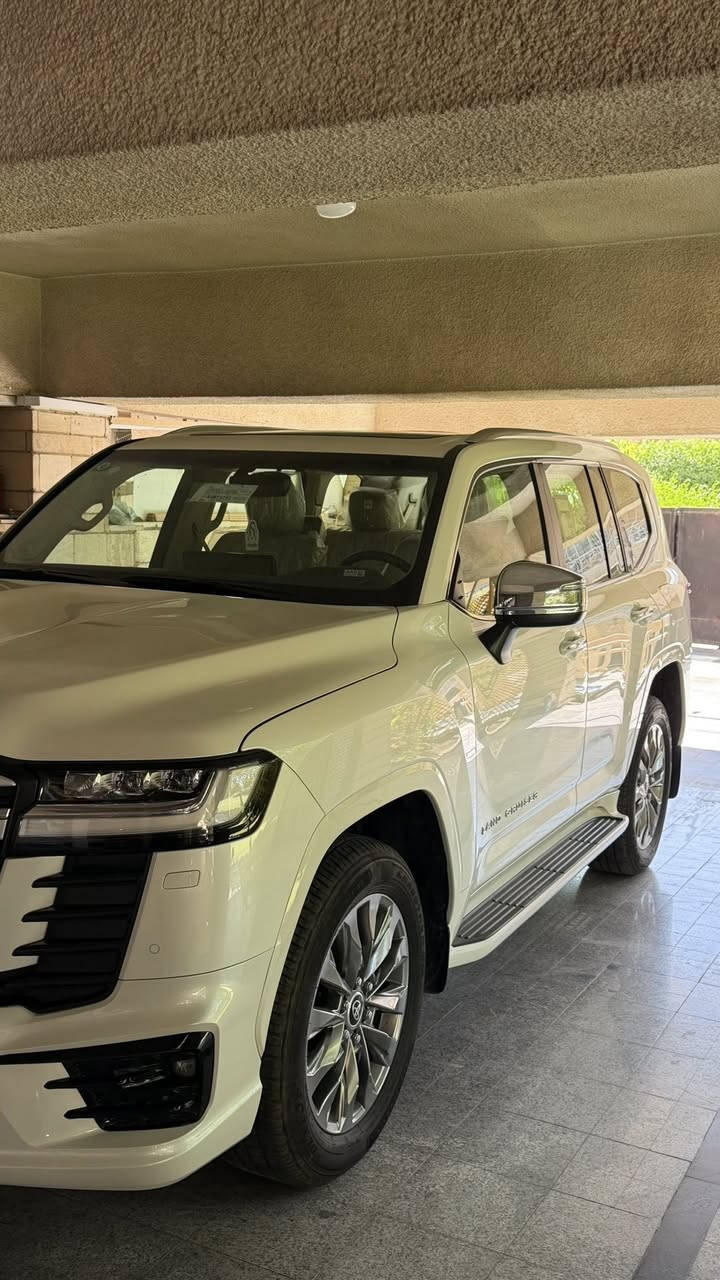 السلام عليكم
LAND CRUISER 2024 VX  PLUS  SAS 
لاندكروز 2024 VX ساز ابو الضمان تنفس طبيعي المرغوب
صيانة دورية كله بل شركة 
ماشية 15,000km  سيارة بوضع الزيرو 
السياره فول مواصفات مكفولة كفالة عامة عده ملاحضات بسيطه  رقم بغداد بسمي تحويل ثاني يوم 
مكان السيارة جادرية شارع الوزراء 📍
تواصل ⬇️
 *********** 📞
