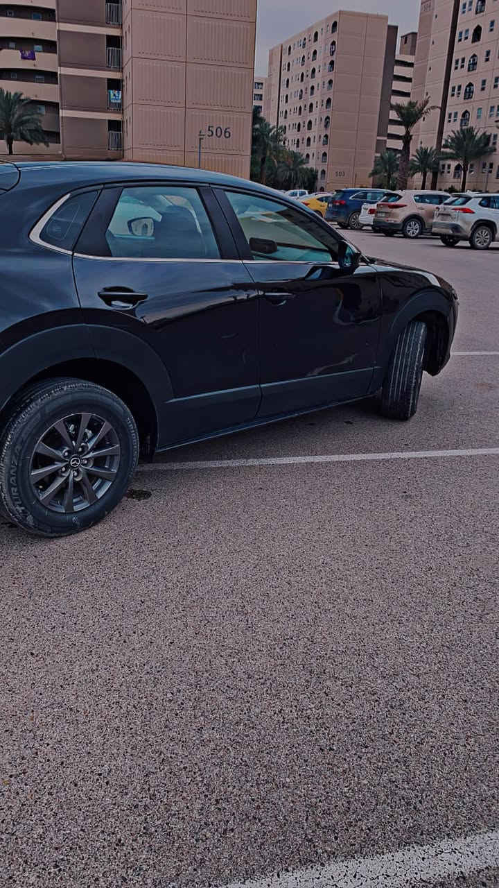 سلام عليكم اقره منشور زين واتصل واني بخدمتك 
مازدا ياباني cx-30 فول عدا الفتحه والكشنات مو جلد 
AWD فور ويل 
موديل 2023 
سياره ماشيه 15mi الف فقط يعني 30km 
سياره ريحت شركه مالتها بعدها بيها 
هزه جديده ورقم سليمانيه الدولي جديد 
مبدل فقط 3 مرات دهن وره دهن شركه 
سياره صدر كهربائيات كير مكينه كله على وضع شركه 
تايرات شركه بعدهن بيها مالاتها 
سياره ضربتها واضحه كدامكم خشم جاملغ والبنيد وشويه من باب الصدر وشويه من جاملغ الايمن 
سياره كامله مكمله من كل نواحي 
عدا برمجه الرادار الامامي اني شاده ومكمله بقت البرمجه ماته 
والسلولي مرات يصعد  يعني نادرآ صارت وياي مرتين سئلت اصحاب الاختصاص كالو الجويتر وصخ 
السياره كامله جاهزه وجديده اخوان 
وعارضها جوه خواتها مال بيع 
144 وبيها مجال بسيط 
***********
