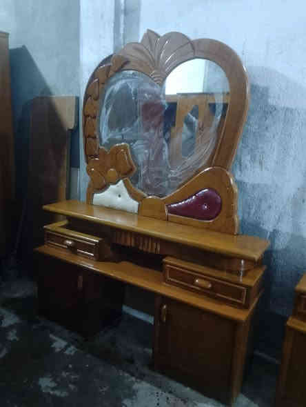 السلام عليكم غرفه سته طابق وربع نجاره نضافه فول العنوان حله شارع ابو القاسم الرقم *********** واتس
