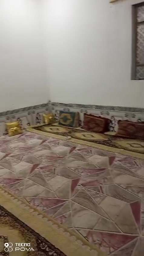 السعر ٢١ منطقه سيد خضير قريب ع شارع ياحسين عبور الجسر المساحه ١٤٠ متر غرفتين وصاله ومطبخ وطرمه وديوانيه وصحيات سبب البيع مستعجل عندي عمليه  ***********
