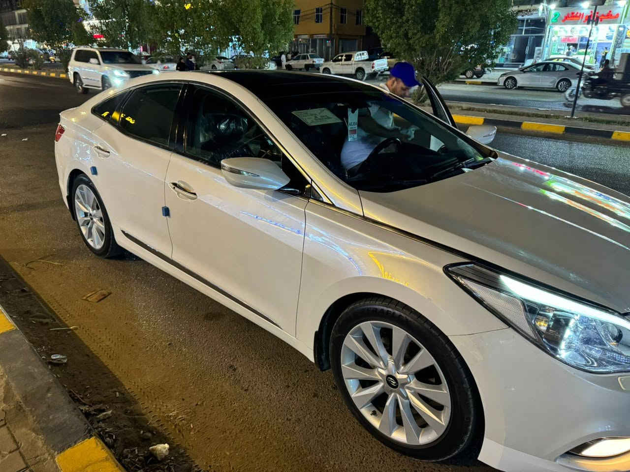 سياره للبيع ازيرا 2014 كفاله عامه 
فول مواصفات 
حساسات خلفي وامامي 
زراك لايت 
بردات جانبيه 
بانو راما السعر 150 بيها مجال العنوان كوفه حي ميسان 
***********
