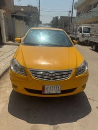 BYD2013 كير عادي السيارة مابيها صبغ ولا ضربه المكينة بيها تبخير وتنزل ...