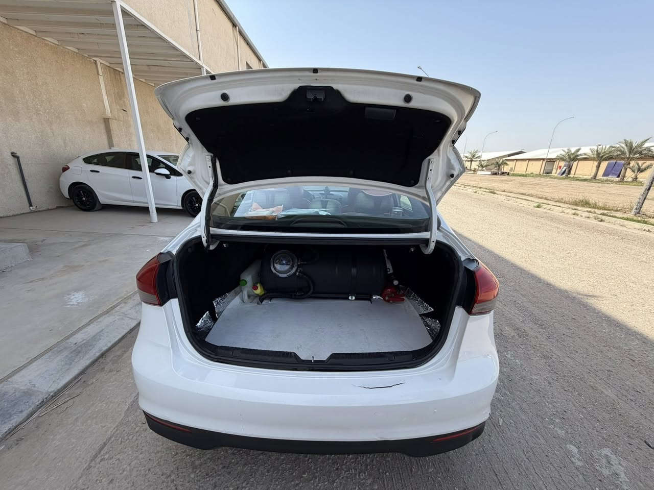 السلام عليكم للبيع كيا فورتي وارد كندي السيارة مكفولة لا صبغ ولا ضربة رقم أربيل الجديد ب اسمي ماشية١٣٤ الف كيلو كاملة ما بيها نقص اي شي مكاني بغداد زيونة
 السعر ١٢٧
رقمي ***********
