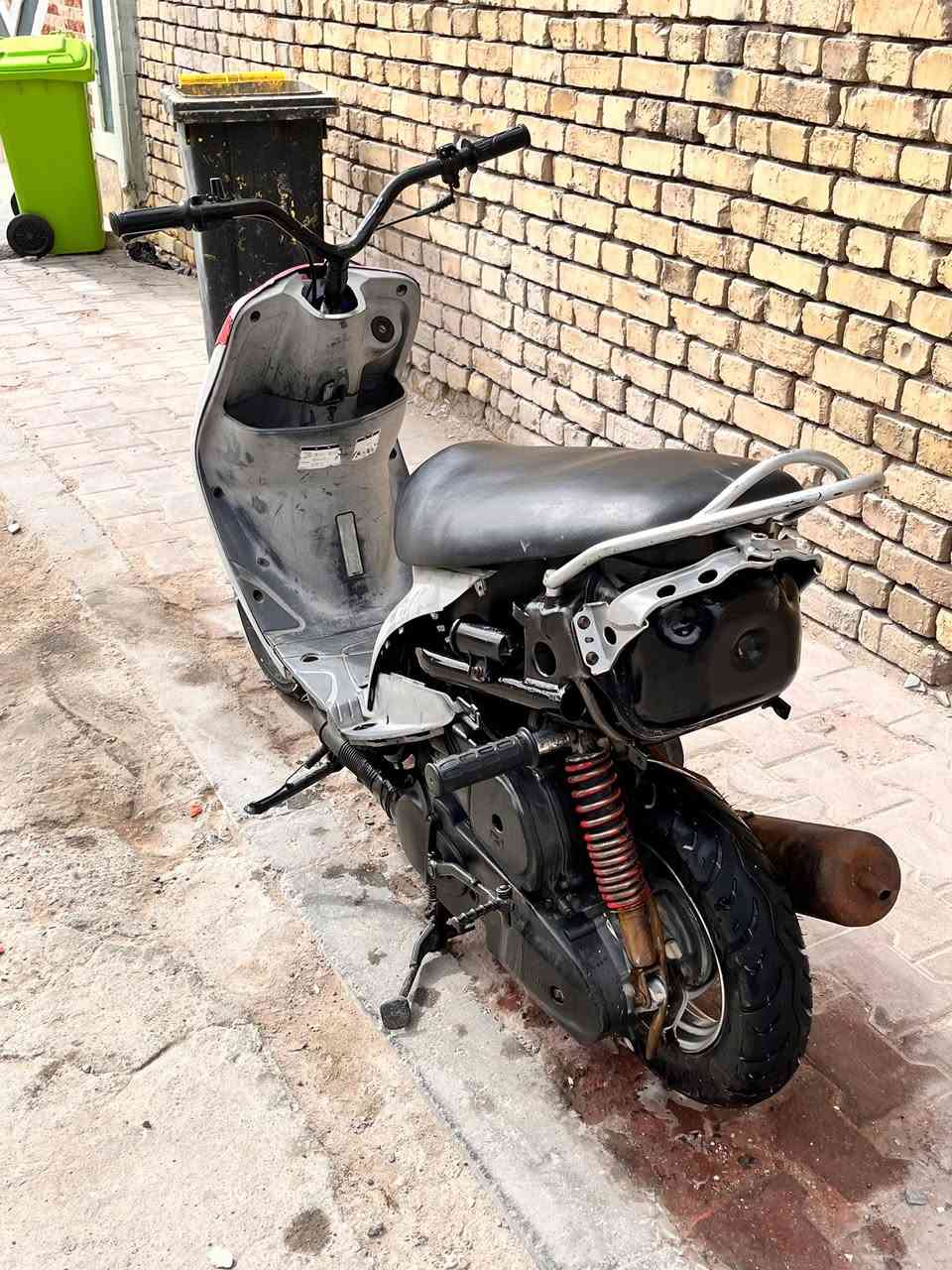 سلام عليكم دراجه ماكس قجمه  حربيه دراجه خير من الله شلعه ومعدل دراجه بوشه بلاديه ٤٩ دراجه مامفتوحه الله شاهد وهاي صور كدامكم دراجه ماناقصه شي بس  شخاطه وسلف مايشتغل من وره شخاطه دراجه هندر واحد وصارلها فتره متروكه محد يطلع بيها للبيع سعر 575 وبيها مجال حك الجيه  دراجه مكفوله من كلشي سرقه ايشي مكفوله جيب مصلح وياك وتعال افحص  متواجد بس واتساب ***********
