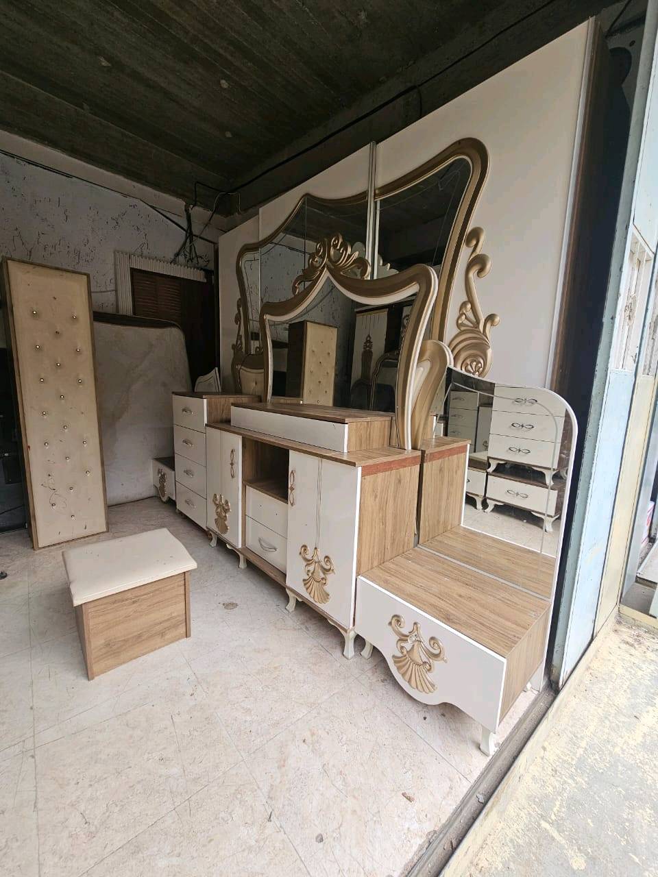 غرفه نوم اخو الجديد ما بيها عيب ٨ قطعه سعر ٧٠٠ شراي تعال خاص عنوان مصلى