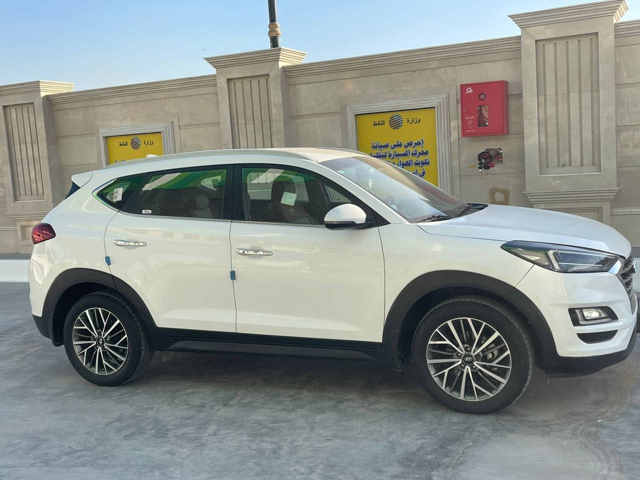 السلام عليكم توسان 2019 مكفوله كفاله عامه سياره فول مواصفات ما عدا البنراما تخم تاير جديد ماشيه 70الف السياره جديده على وضع الشكره مكان السياره بغداد حي أور  للأستفسار ***********
