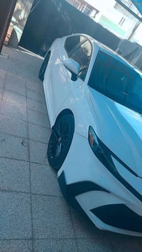 كامري موديل 25 فوول هايبرد جاهز مرقم باسمي حادثها بنيد فقط عداد 7000 م...